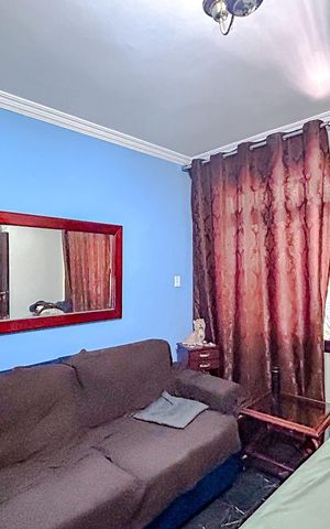 Casa à venda com 217m², 4 quartos e 2 vagasSala