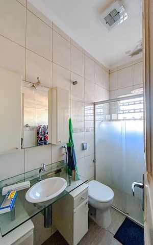 Casa à venda com 217m², 4 quartos e 2 vagasBanheiro 1
