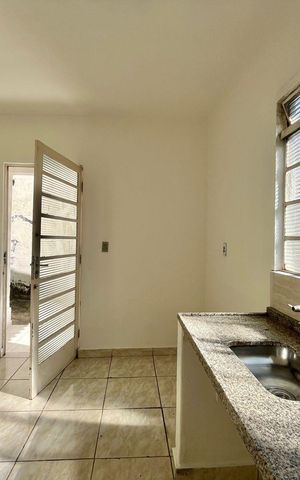 Casa à venda com 140m², 4 quartos e 3 vagas Casa à venda com 140m², 4 quartos e 3 vagasCozinha edícula