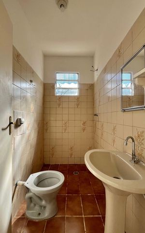 Casa à venda com 140m², 4 quartos e 3 vagas Casa à venda com 140m², 4 quartos e 3 vagasBanheiro edícula