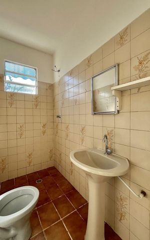 Casa à venda com 140m², 4 quartos e 3 vagas Casa à venda com 140m², 4 quartos e 3 vagasBanheiro edícula