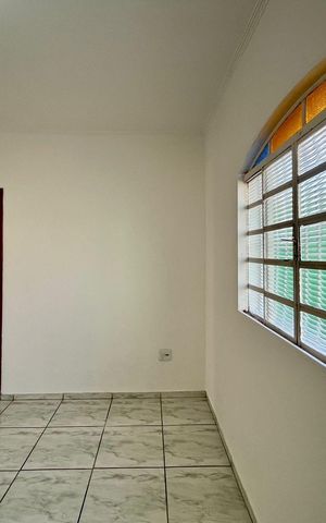 Casa à venda com 140m², 4 quartos e 3 vagas Casa à venda com 140m², 4 quartos e 3 vagasSala