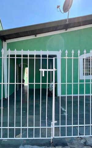 Casa à venda com 140m², 4 quartos e 3 vagas Casa à venda com 140m², 4 quartos e 3 vagasFachada