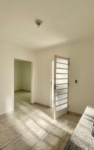 Casa à venda com 140m², 4 quartos e 3 vagas Casa à venda com 140m², 4 quartos e 3 vagasCozinha edícula