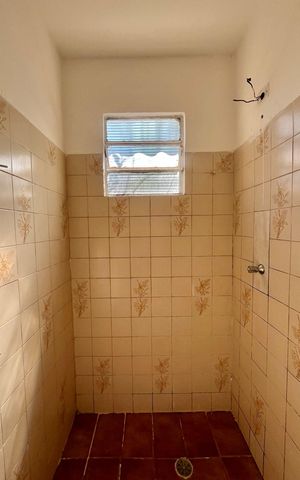 Casa à venda com 140m², 4 quartos e 3 vagas Casa à venda com 140m², 4 quartos e 3 vagasBanheiro edícula