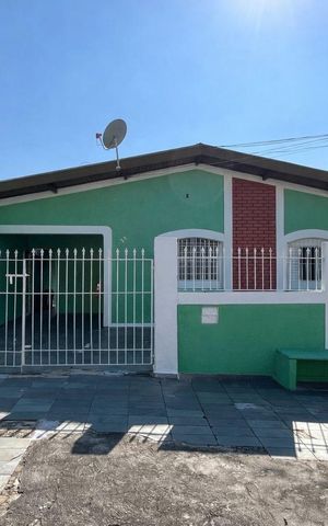 Casa à venda com 140m², 4 quartos e 3 vagas Casa à venda com 140m², 4 quartos e 3 vagasFachada