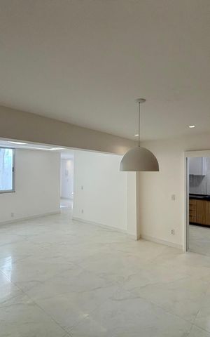 Apartamento à venda com 135m², 4 quartos e 1 vaga Apartamento à venda com 135m², 4 quartos e 1 vagaSala