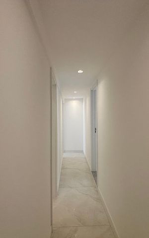 Apartamento à venda com 135m², 4 quartos e 1 vaga Apartamento à venda com 135m², 4 quartos e 1 vagaSala - corredor de acesso aos cômodos