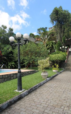 Casa à venda com 450m², 4 quartos e 4 vagasQuintal - Garagem 