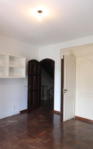 Casa à venda com 450m², 4 quartos e 4 vagasSuíte 2