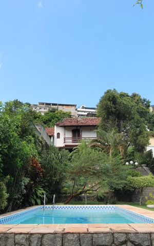 Casa à venda com 450m², 4 quartos e 4 vagasQuintal - Piscina 