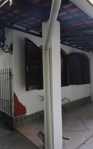 Casa à venda com 450m², 4 quartos e 4 vagasFundos da casa