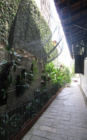Casa à venda com 450m², 4 quartos e 4 vagasLateral da casa