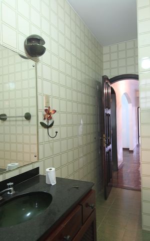 Casa à venda com 450m², 4 quartos e 4 vagasBanheiro social 