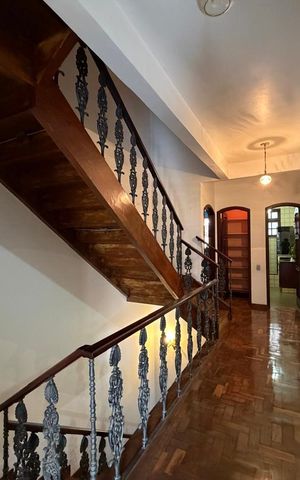 Casa à venda com 450m², 4 quartos e 4 vagas Casa à venda com 450m², 4 quartos e 4 vagasCorredor