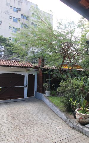 Casa à venda com 450m², 4 quartos e 4 vagasQuintal - Garagem 