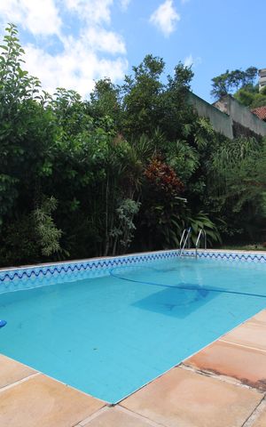 Casa à venda com 450m², 4 quartos e 4 vagasQuintal - Piscina 
