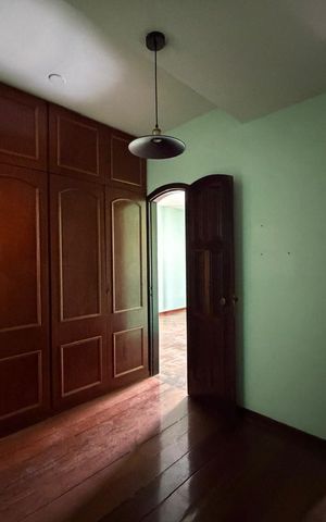 Casa à venda com 450m², 4 quartos e 4 vagas Casa à venda com 450m², 4 quartos e 4 vagasSuíte 1 - Closet