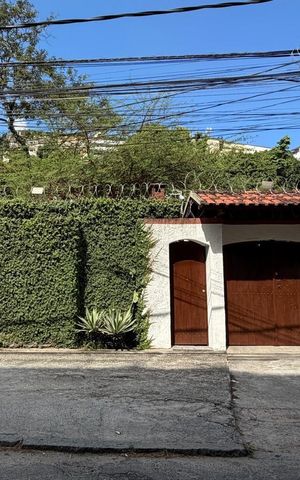 Casa à venda com 450m², 4 quartos e 4 vagas Casa à venda com 450m², 4 quartos e 4 vagasFachada