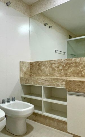 Apartamento para alugar com 60m², 2 quartos e 2 vagas Apartamento para alugar com 60m², 2 quartos e 2 vagasBanheiro social