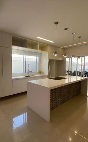 Casa à venda com 215m², 3 quartos e 4 vagas