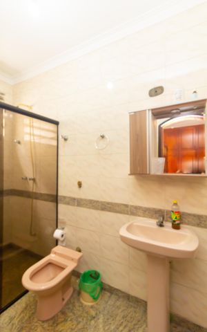 Casa para alugar com 150m², 5 quartos e 2 vagas Casa para alugar com 150m², 5 quartos e 2 vagasBanheiro da Suíte 3