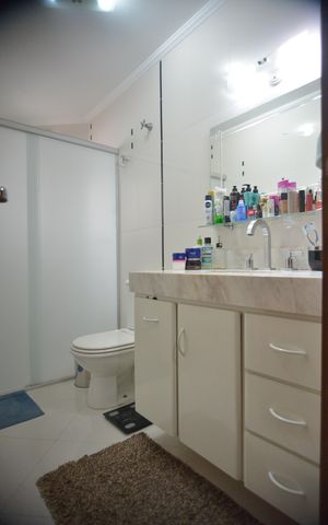 Casa à venda com 224m², 3 quartos e 4 vagasBanheiro da Suíte 1