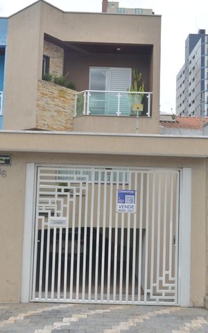 Casa à venda com 224m², 3 quartos e 4 vagasFachada