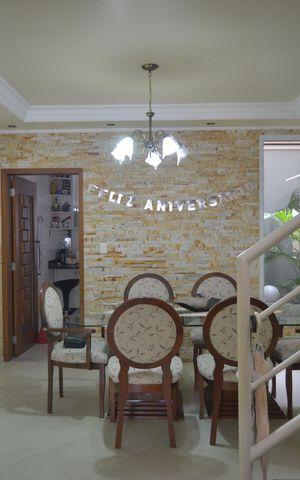 Casa à venda com 224m², 3 quartos e 4 vagasSala