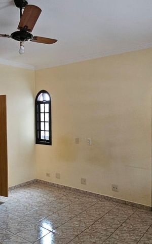Casa à venda com 260m², 3 quartos e 2 vagas Casa à venda com 260m², 3 quartos e 2 vagasQuarto