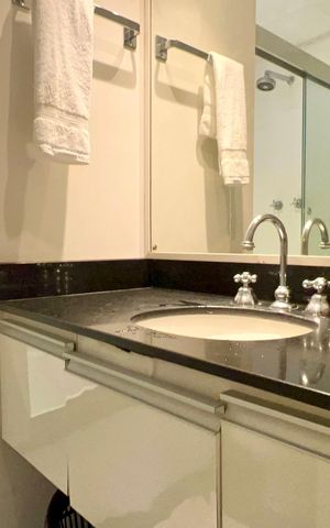 Apartamento para alugar com 45m², 1 quarto e 1 vaga Apartamento para alugar com 45m², 1 quarto e 1 vagaBanheiro da Suíte