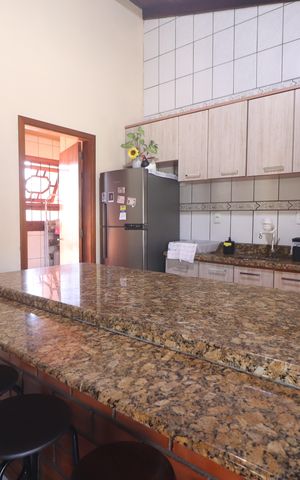 Casa à venda com 257m², 6 quartos e 2 vagasCozinha