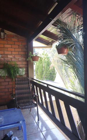 Casa à venda com 257m², 6 quartos e 2 vagasSacada