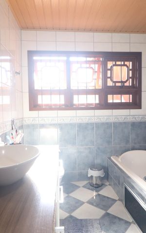 Casa à venda com 257m², 6 quartos e 2 vagasBanheiro