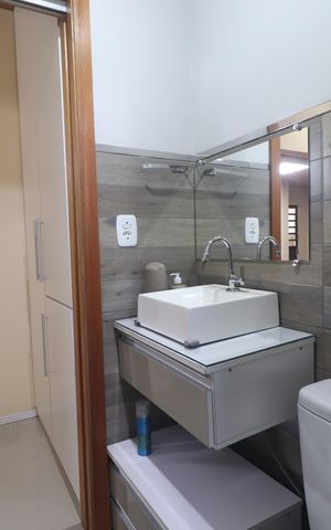 Casa à venda com 257m², 6 quartos e 2 vagasBanheiro