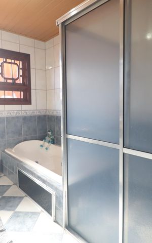 Casa à venda com 257m², 6 quartos e 2 vagasBanheiro