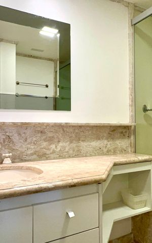 Studio para alugar com 30m², 1 quarto e 1 vaga Studio para alugar com 30m², 1 quarto e 1 vagaBanheiro