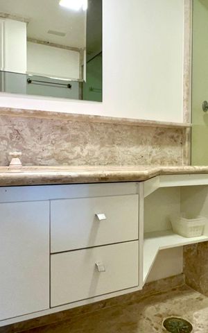 Studio para alugar com 30m², 1 quarto e 1 vaga Studio para alugar com 30m², 1 quarto e 1 vagaBanheiro