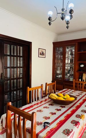 Casa à venda com 303m², 4 quartos e 4 vagas