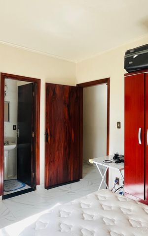 Casa à venda com 303m², 4 quartos e 4 vagas