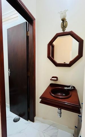 Casa à venda com 303m², 4 quartos e 4 vagas