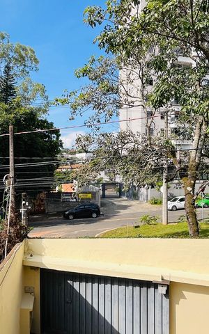 Casa à venda com 303m², 4 quartos e 4 vagas
