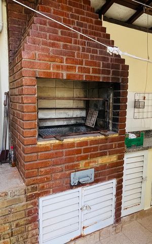 Casa à venda com 303m², 4 quartos e 4 vagas