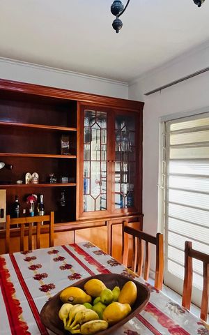 Casa à venda com 303m², 4 quartos e 4 vagas