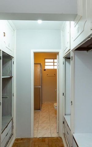 Apartamento à venda com 200m², 3 quartos e 1 vaga Apartamento à venda com 200m², 3 quartos e 1 vagaCloset Quarto 3 Suíte