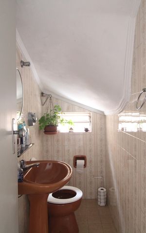 Casa à venda com 115m², 2 quartos e 2 vagasLavabo