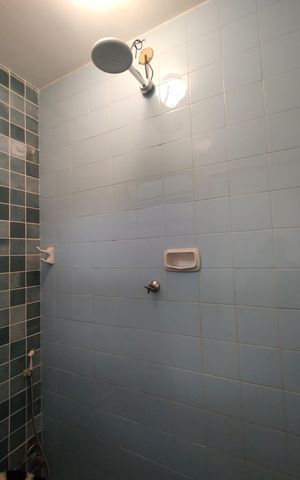 Casa de condomínio para alugar com 323m², 5 quartos e 3 vagasBanheiro de serviço