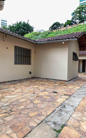 Casa à venda com 720m², 5 quartos e 10 vagasGaragem