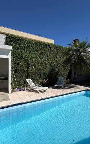 Casa à venda com 341m², 5 quartos e sem vaga Casa à venda com 341m², 5 quartos e sem vagaPiscina