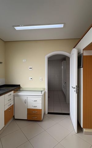 Casa à venda com 341m², 5 quartos e sem vaga Casa à venda com 341m², 5 quartos e sem vagaCozinha